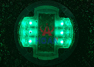 Tachas Solares LED: ¿Por qué las usamos en las carreteras?